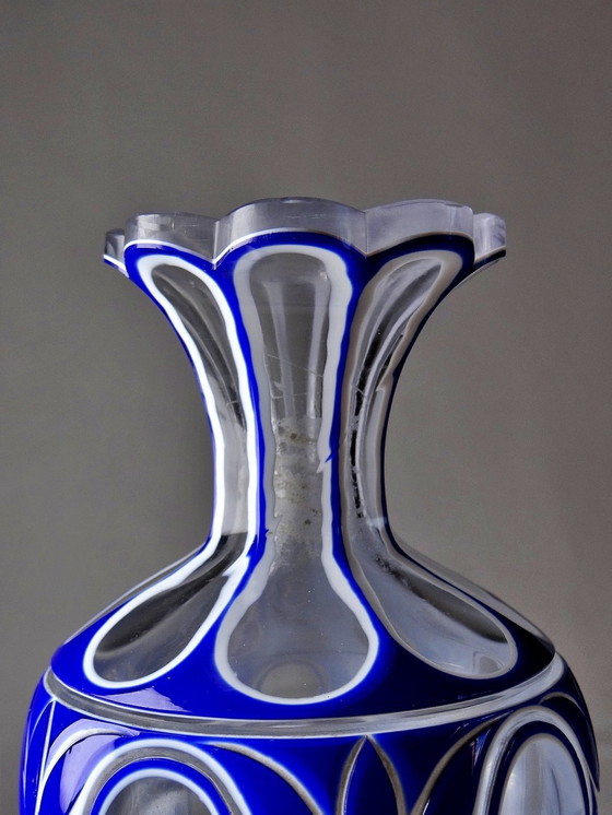 Image 1 of Rare Petit Vase Balustre Cristal "Overlay" Taillé Émail Bleu Et Blanc Ancien