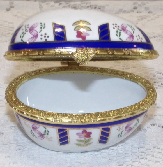 Image 1 of Oeuf En Porcelaine De Style Fabergé