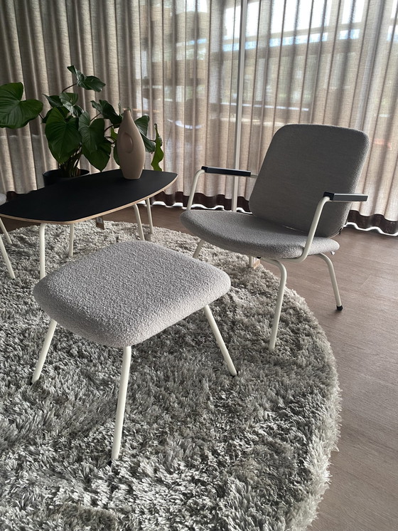 Image 1 of Design In Box / Gijs Van Der Sluis - Fauteuil n° 13 + pouf - Structure blanche + tissu bouclé blanc