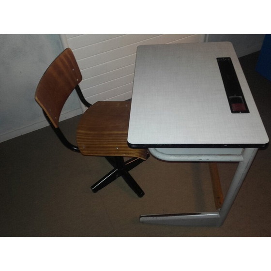 Image 1 of Bureau d'enfant vintage avec chaise en bois, 1960
