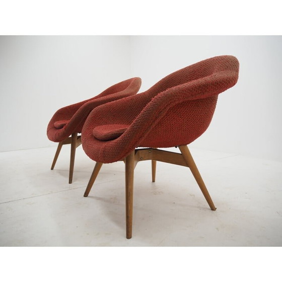 Image 1 of Paire de fauteuils vintage en bois et peau de mouton synthétique par Miroslav Navratil, Tchécoslovaquie 1960
