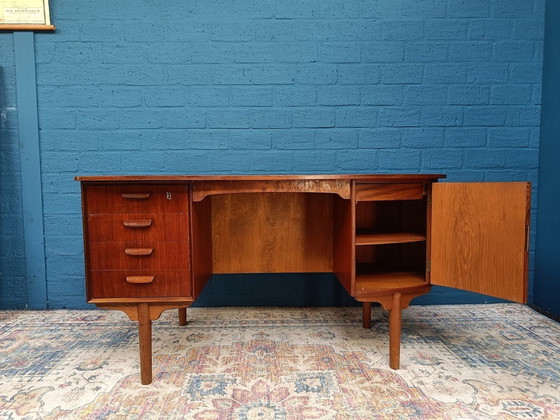 Image 1 of Bureau vintage au design danois