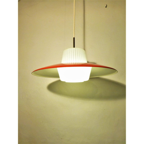 Image 1 of Suspension vintage en métal rouge et opaline, 1960