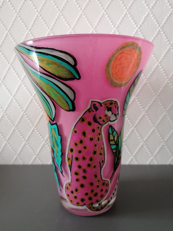 Image 1 of Vase peint à la main "Panthère rose", Artiste Evalien Ritmeester