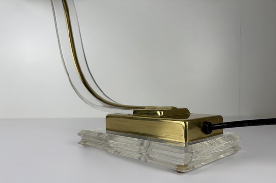 Image 1 of Lampe de table vintage en plexiglas Serpent Lucite Or Cobra Laiton