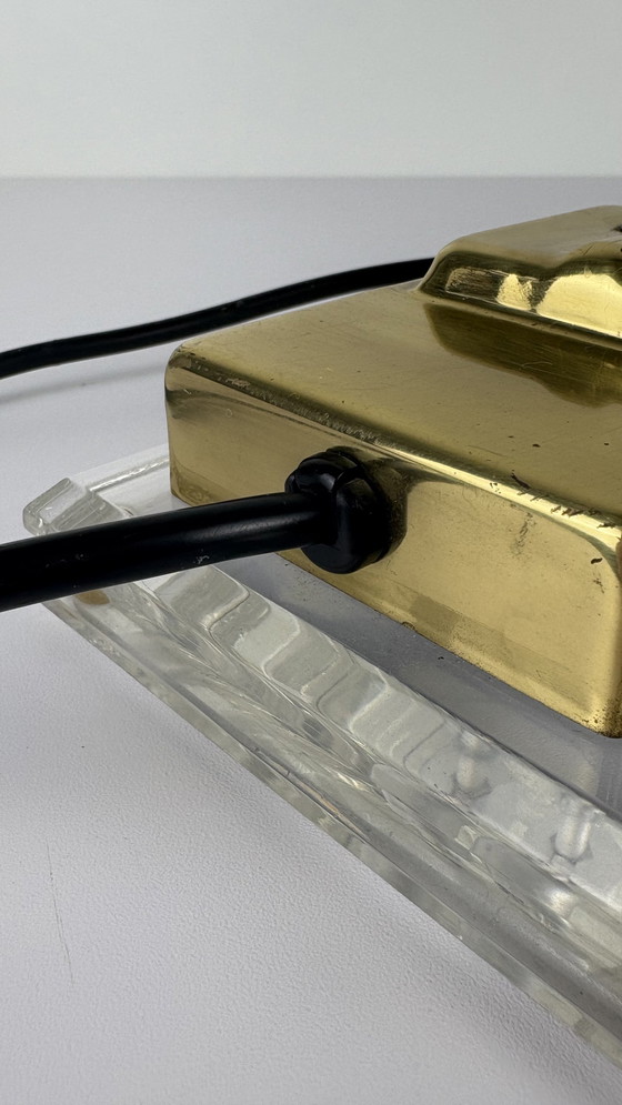 Image 1 of Lampe de table vintage en plexiglas Serpent Lucite Or Cobra Laiton