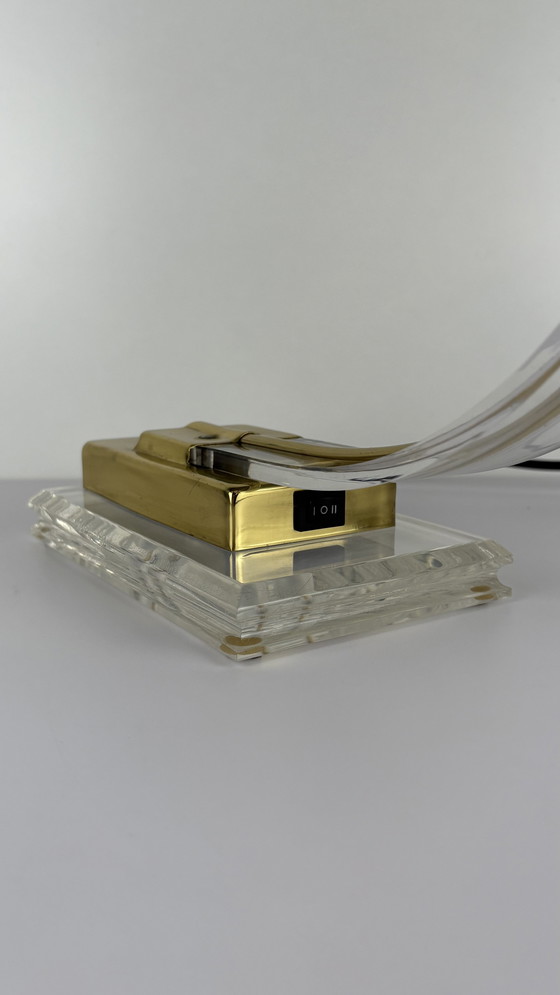 Image 1 of Lampe de table vintage en plexiglas Serpent Lucite Or Cobra Laiton