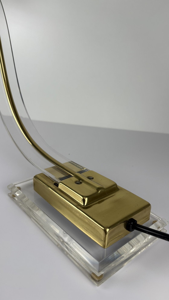 Image 1 of Lampe de table vintage en plexiglas Serpent Lucite Or Cobra Laiton