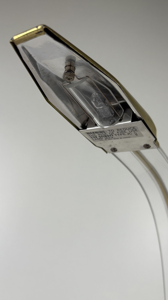 Image 1 of Lampe de table vintage en plexiglas Serpent Lucite Or Cobra Laiton