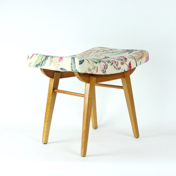 Image 1 of Tabouret du milieu du siècle en bois de chêne et lin par Ton, Tchécoslovaquie années 1960