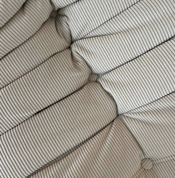 Image 1 of Chauffeuse Togo en Velours Beige Cotelet