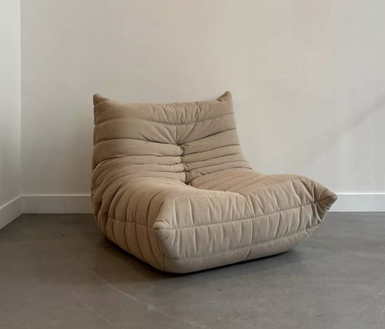 Image 1 of Chauffeuse Togo en Velours Beige Cotelet