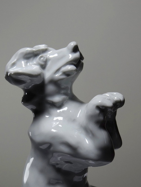 Image 1 of Sujet En Porcelaine Blanche Fine, Chien Fou Faisant Le Beau