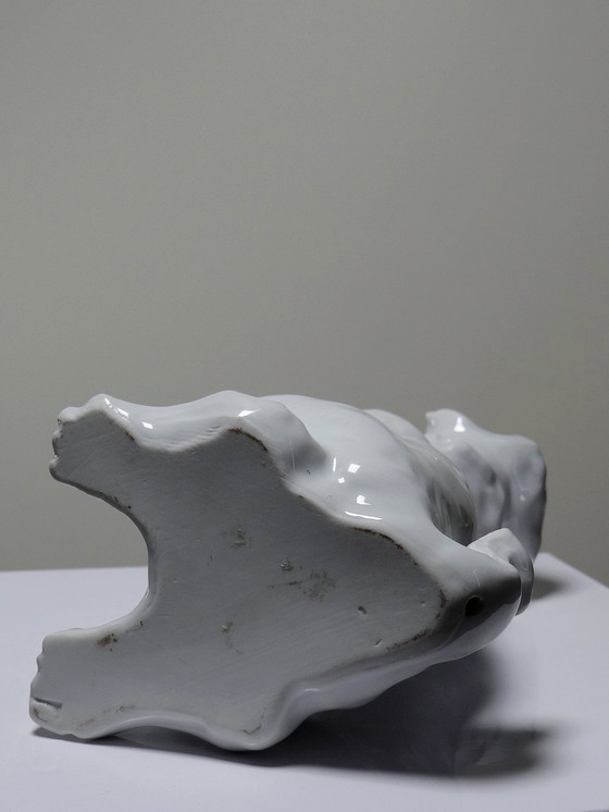 Image 1 of Sujet En Porcelaine Blanche Fine, Chien Fou Faisant Le Beau