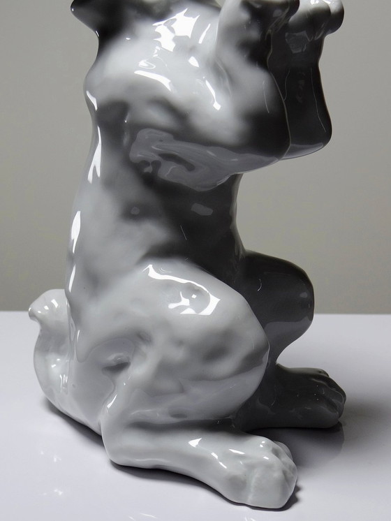 Image 1 of Sujet En Porcelaine Blanche Fine, Chien Fou Faisant Le Beau