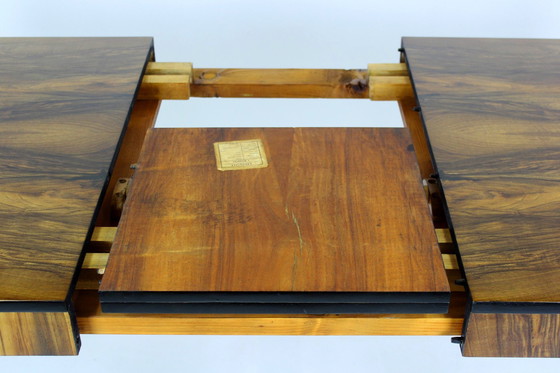 Image 1 of Table de salle à manger pliante en noyer par Jindřich Halabala pour Drevotvar, années 1940