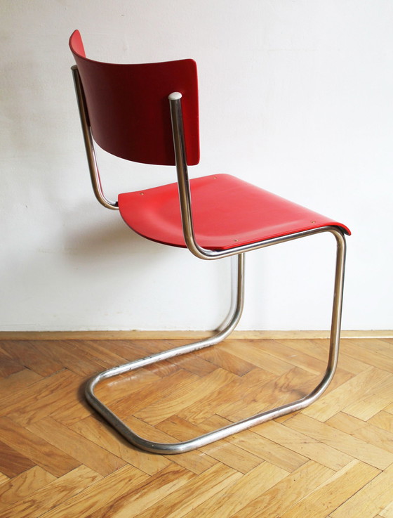 Image 1 of Chaise moderniste en porte-à-faux rouge vif des années 1950