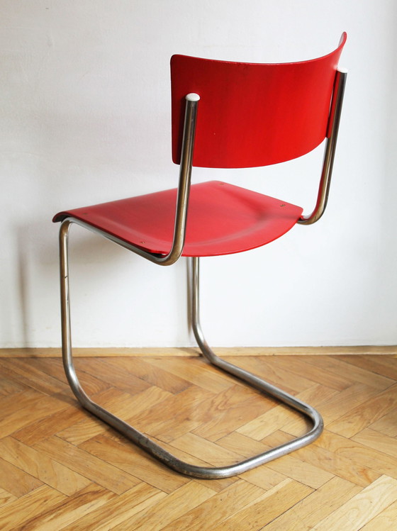 Image 1 of Chaise moderniste en porte-à-faux rouge vif des années 1950
