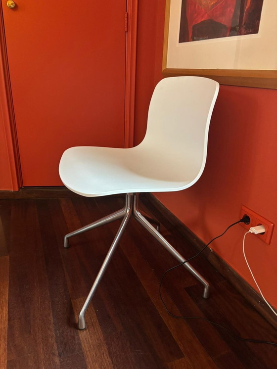 Image 1 of Vente de fauteuils pivotants blancs de la marque HAY