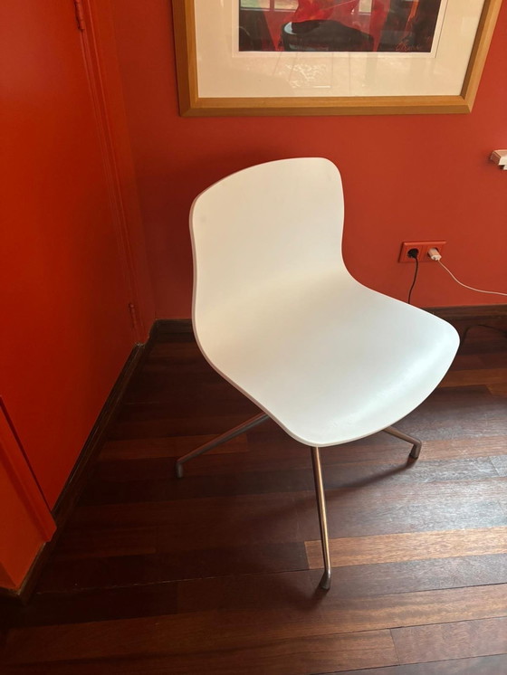 Image 1 of Vente de fauteuils pivotants blancs de la marque HAY