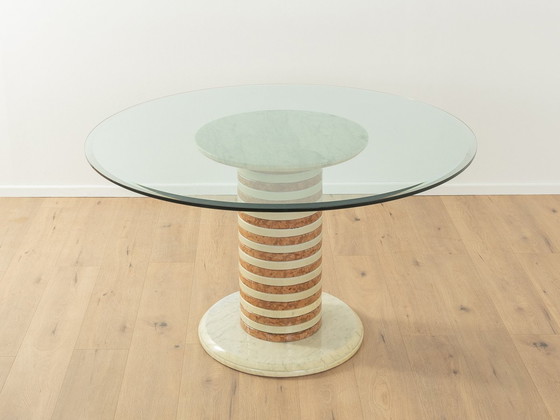 Image 1 of  Table à manger postmoderne