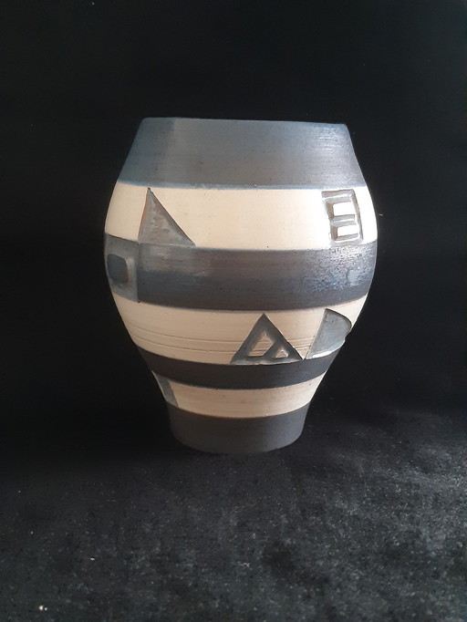 Vase Sgraffito de Frans Tuinsta, tourné à la main, signé et daté (1960).