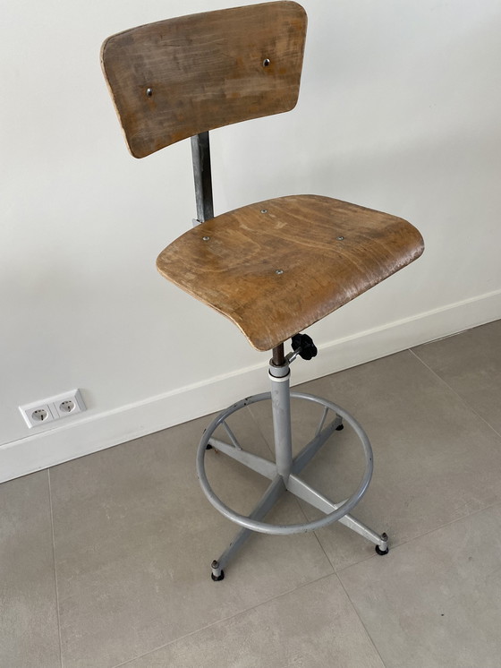 Image 1 of Bureau en bois avec chaise de bureau