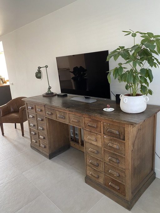 Bureau en bois avec chaise de bureau