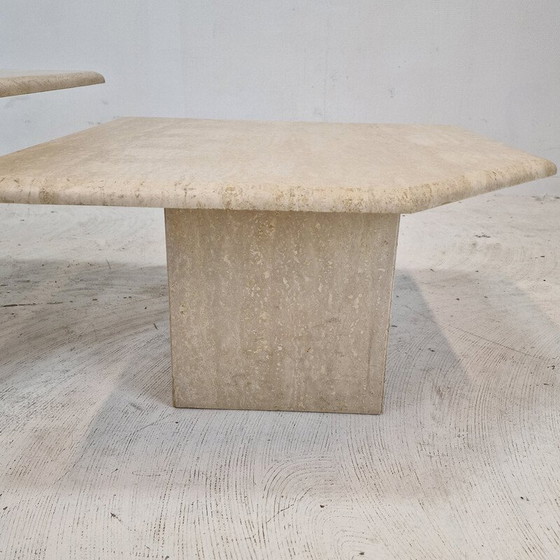 Image 1 of Ensemble de 3 tables d'appoint en travertin, Italie 1980