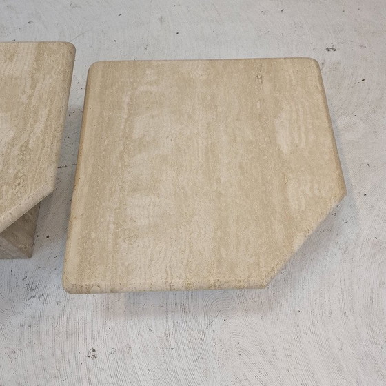 Image 1 of Ensemble de 3 tables d'appoint en travertin, Italie 1980