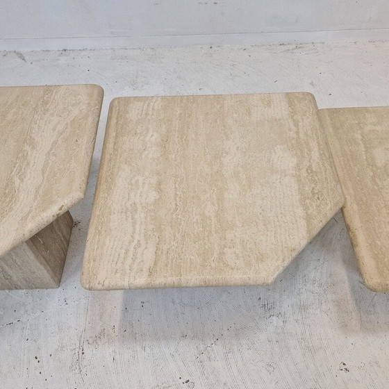 Image 1 of Ensemble de 3 tables d'appoint en travertin, Italie 1980