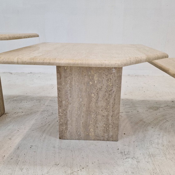 Image 1 of Ensemble de 3 tables d'appoint en travertin, Italie 1980