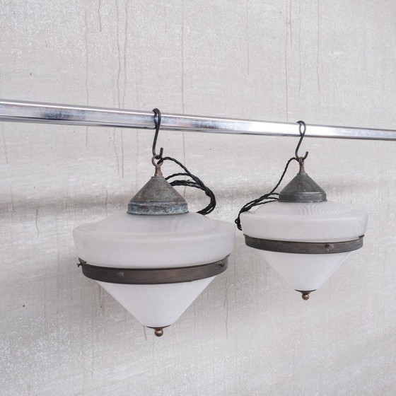 Image 1 of Paire de lampes suspendues en verre, France 1920