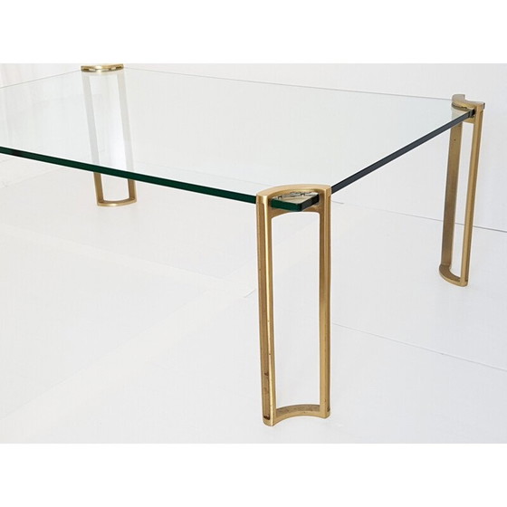 Image 1 of Table basse vintage en laiton massif et verre par Peter Ghyczy, 1970