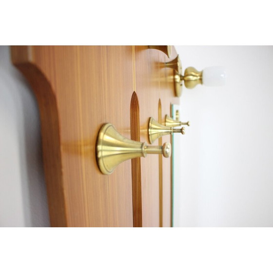 Image 1 of Porte-manteau mural vintage en bois et laiton, Tchécoslovaquie années 1960