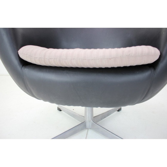 Image 1 of Fauteuil pivotant vintage en métal et daim, Tchécoslovaquie 1970