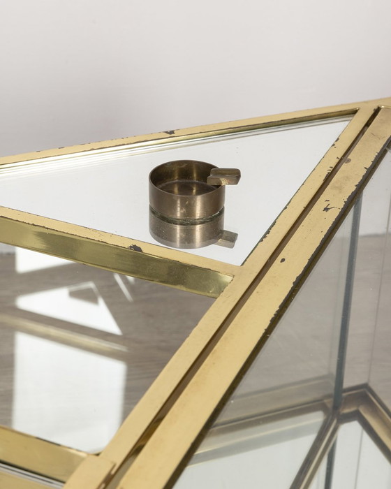 Image 1 of Table basse vintage des années 1960 en laiton doré et cristal design italien