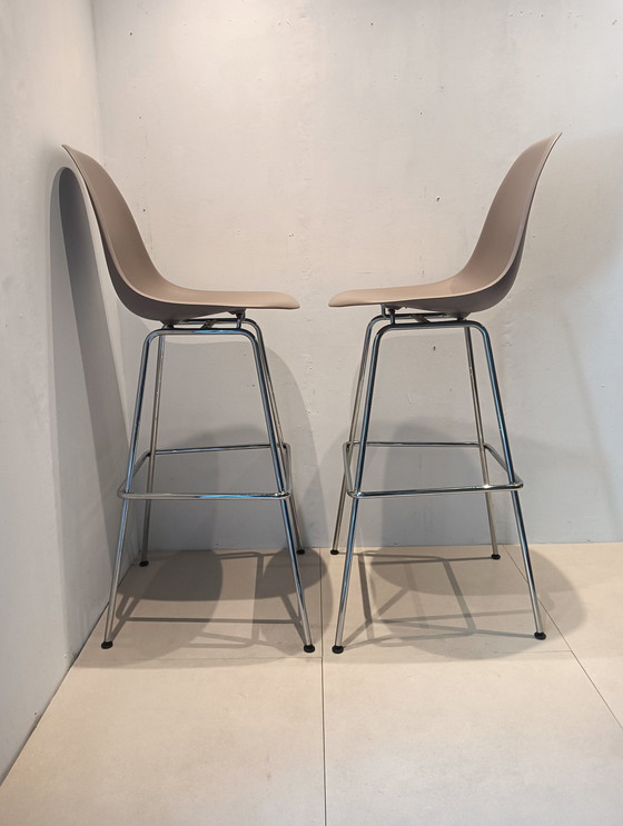 Image 1 of Table et tabourets de bar Vitra Eames