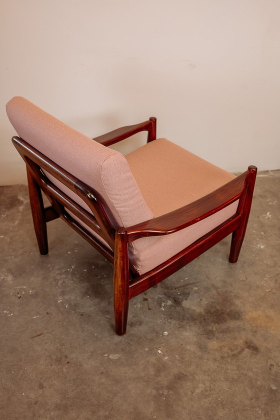 Image 1 of Fauteuil Vintage en Teck des années 60 - Nouveau Tapissé Rose Clair