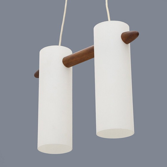 Image 1 of Lampe suspendue vintage en verre opalin et teck par Uno et Östen Kristiansson pour Luxus, Suède 1960