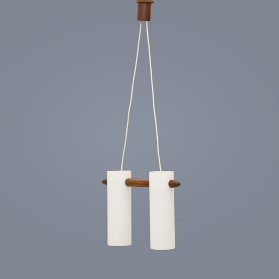 Image 1 of Lampe suspendue vintage en verre opalin et teck par Uno et Östen Kristiansson pour Luxus, Suède 1960