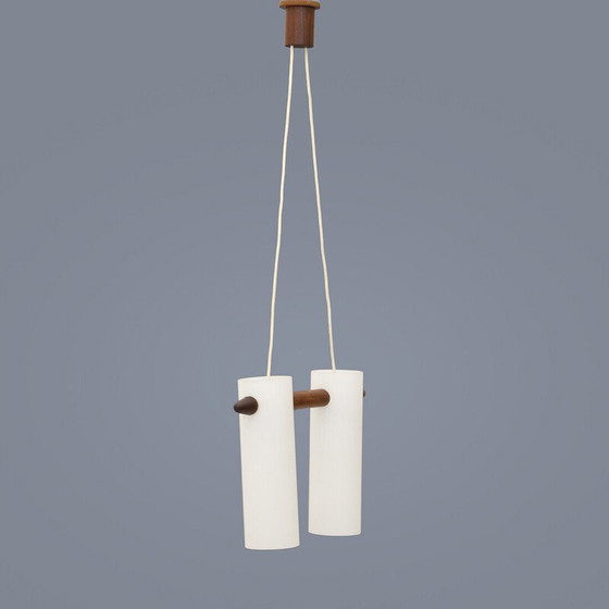 Image 1 of Lampe suspendue vintage en verre opalin et teck par Uno et Östen Kristiansson pour Luxus, Suède 1960
