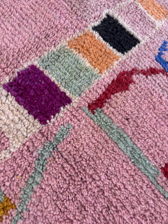 Image 1 of Tapis marocain en laine rose