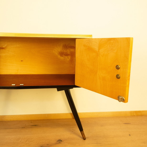 Image 1 of Petite commode avec plateau en Resopal noir, années 1950