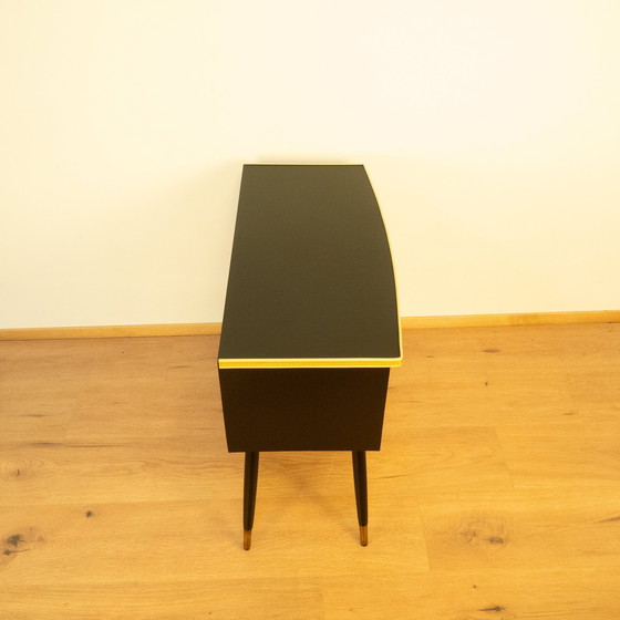 Image 1 of Petite commode avec plateau en Resopal noir, années 1950