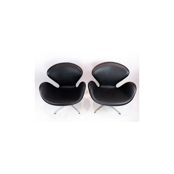 Image 1 of Paire de fauteuils cygne vintage "3320" par Arne Jacobsen pour Fritz Hansen, 1958