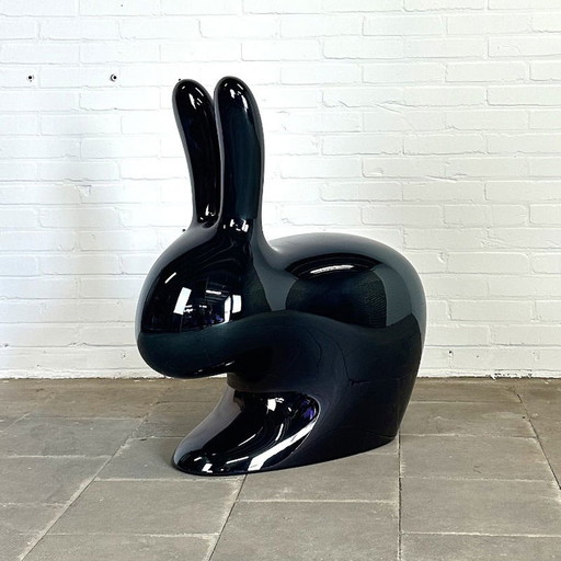 Chaise de lapin Qeeboo édition spéciale perle noire