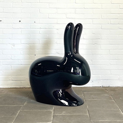 Chaise de lapin Qeeboo édition spéciale perle noire