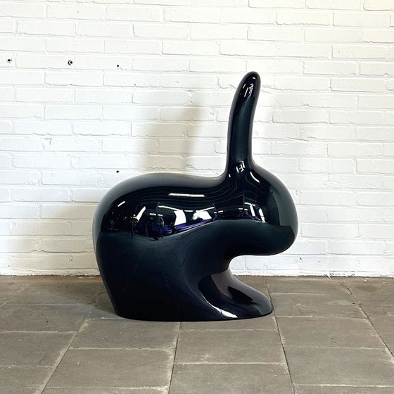 Image 1 of Chaise de lapin Qeeboo édition spéciale perle noire