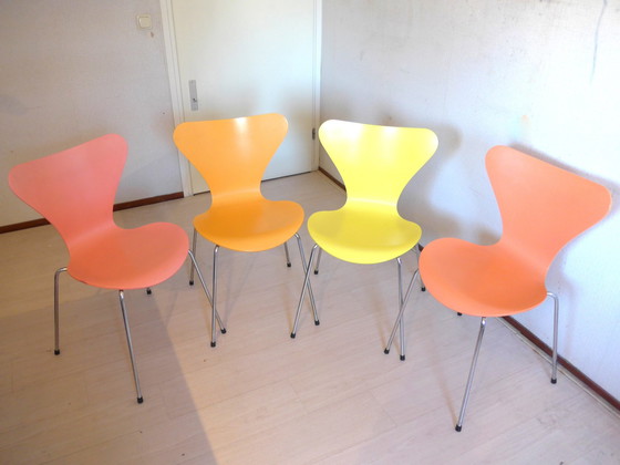 Image 1 of 4x Chaises Butterfly Series 7 Par Arne Jacobsen Pour Fritz Hansen